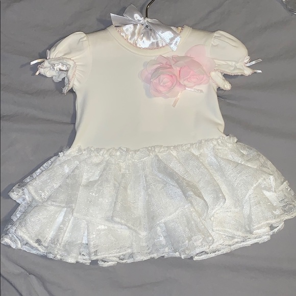 White with Pink Roses Edgehill Baby Girl 2 Piece Shorts Outfit 0//3M
